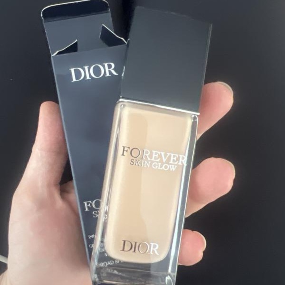 Dior Forever Skin Glow Foundation -